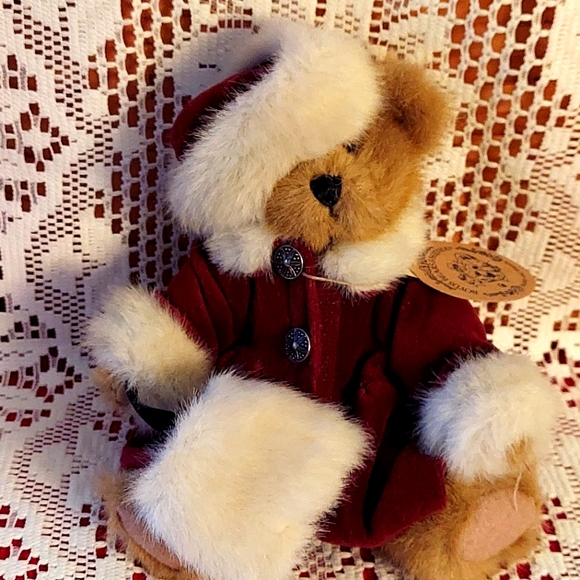 Boyd's Bailey Christmas Bear - Picture 1 of 12
